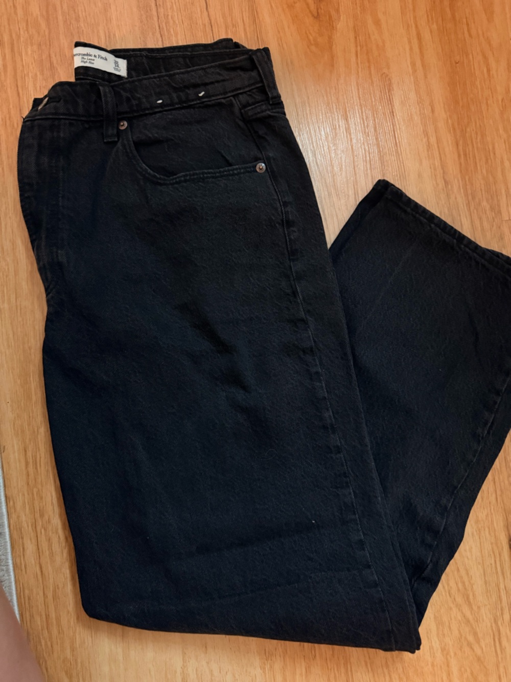 Women’s Black Straight-Leg Jeans